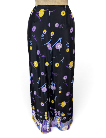 Black & Purple Floral Vases Border Print Capri Pant